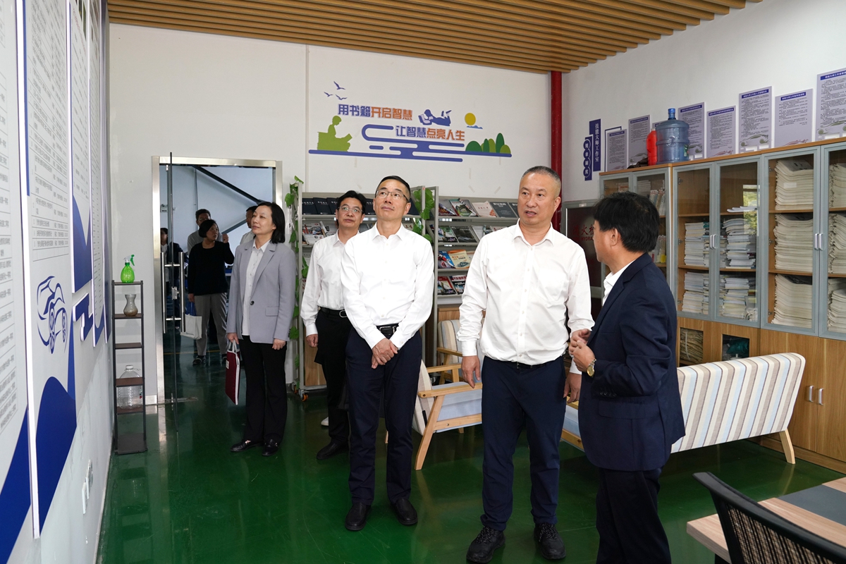 20241009市國資委黨委書記、主任陳文榮調(diào)研嘉興市交通學(xué)校，右起吳曉斌、陳文榮、柏衛(wèi)東、朱建華、李利（李阿梅 攝）.jpg